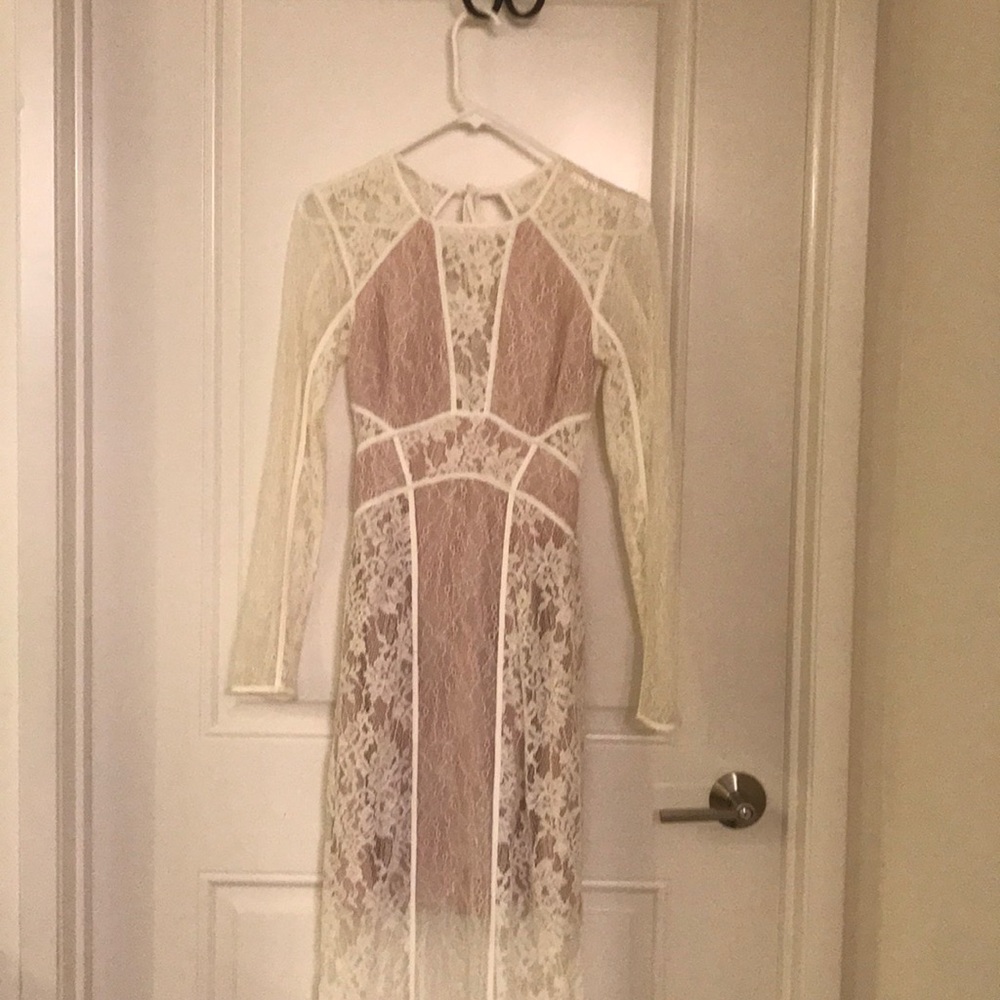 Lace floor length dress - Picture 2 of 4
